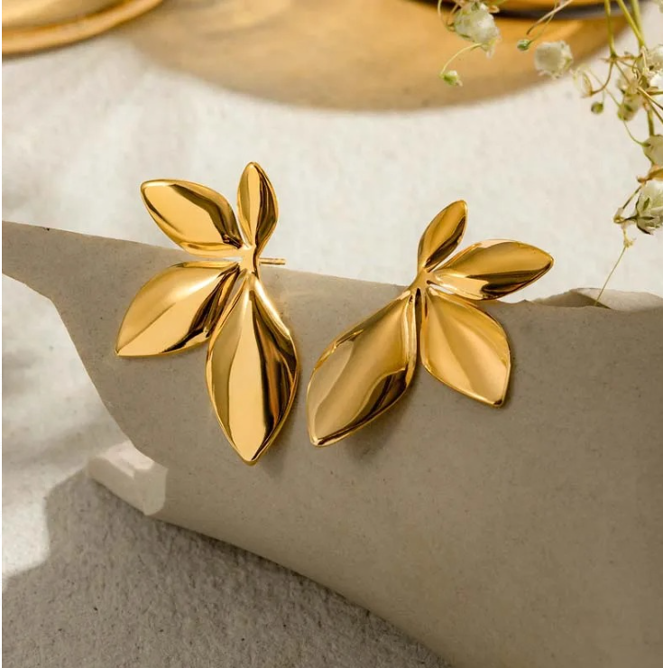 Golden Petal Flower Stud Earrings - Elegant Statement Jewelry