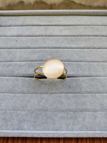 Elegant Cream Stone Gold Bangle Bracelet - Anti-Tarnish