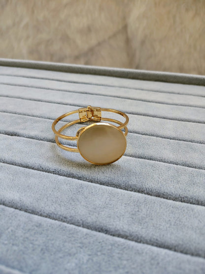 Elegant Cream Stone Gold Bangle Bracelet - Anti-Tarnish